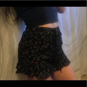 Lulus Love is in the Air Floral Ruffled Shorts XS